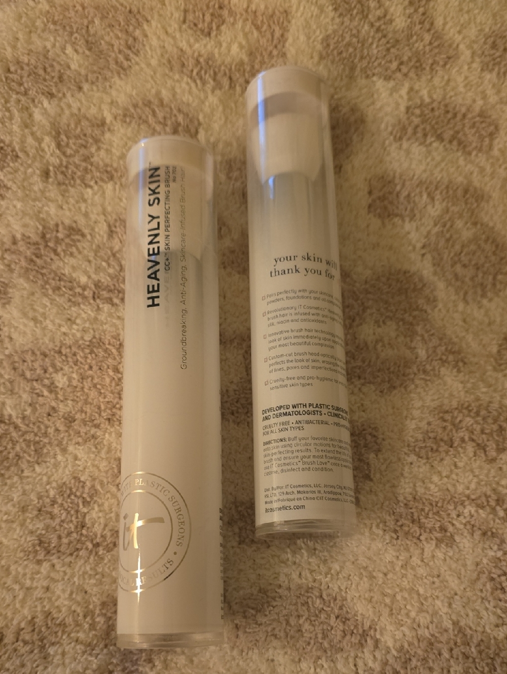 iT Cosmetics Heavenly Skin - CC+ Skin Perfecting Brush No 702 BNWT